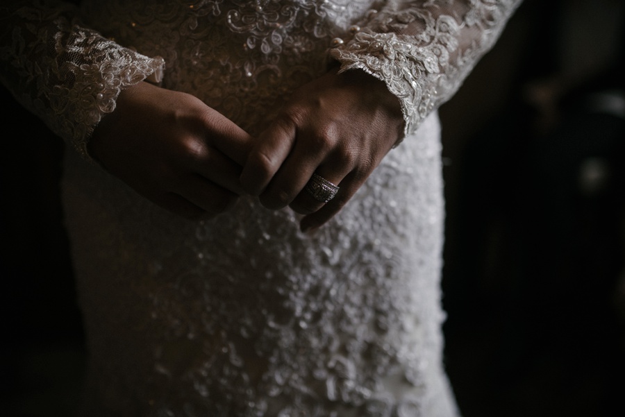 moody winter wedding, lace dress_0222