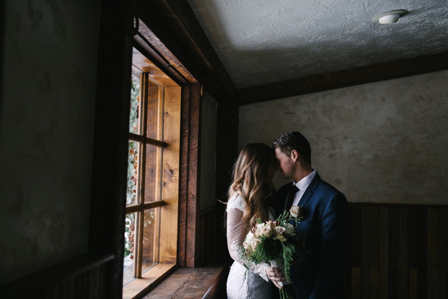 moody winter wedding, lace dress_0230