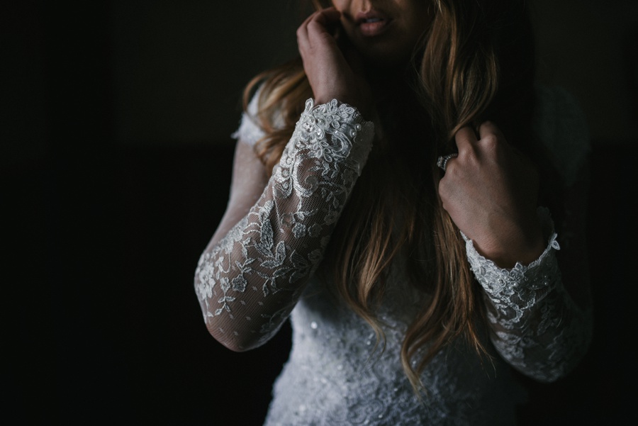 moody winter wedding, lace dress_0235