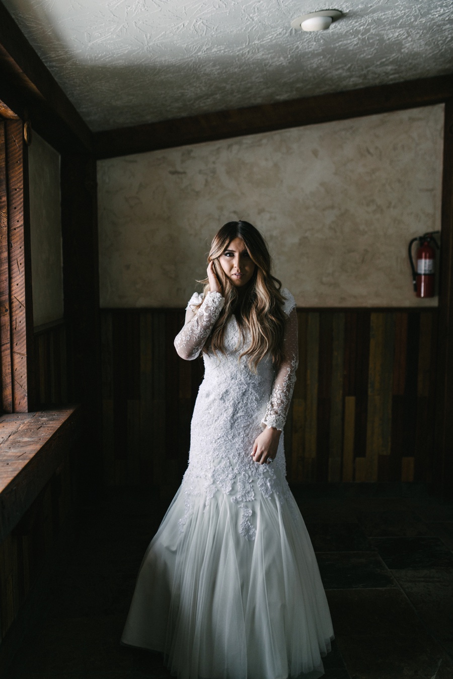 moody winter wedding, lace dress_0236