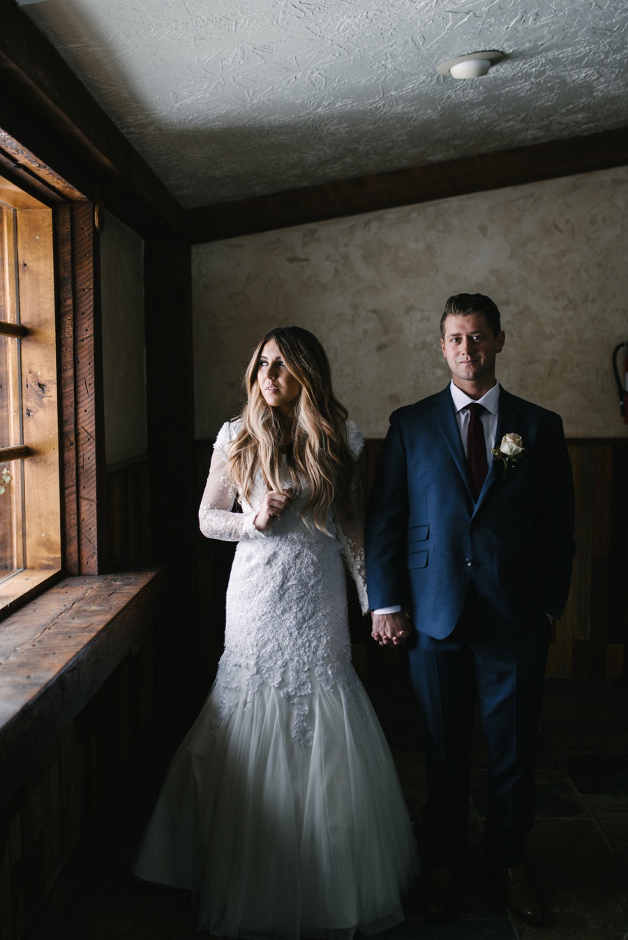 moody winter wedding, lace dress_0237