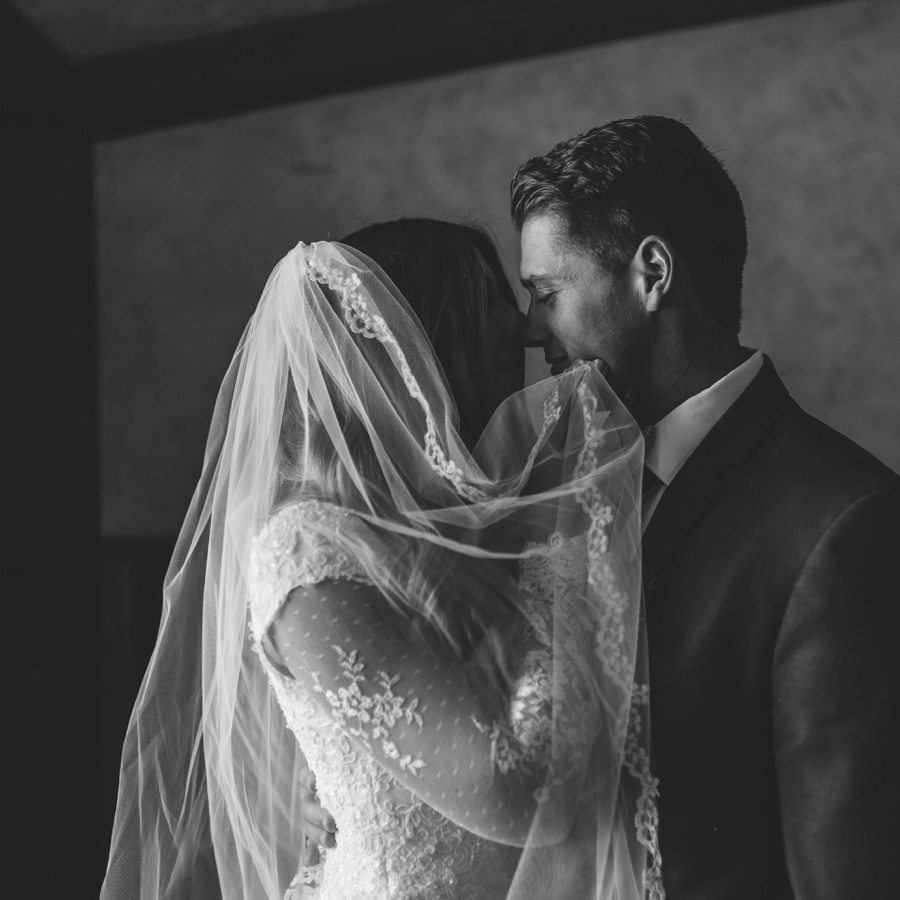 moody winter wedding, lace dress_0239