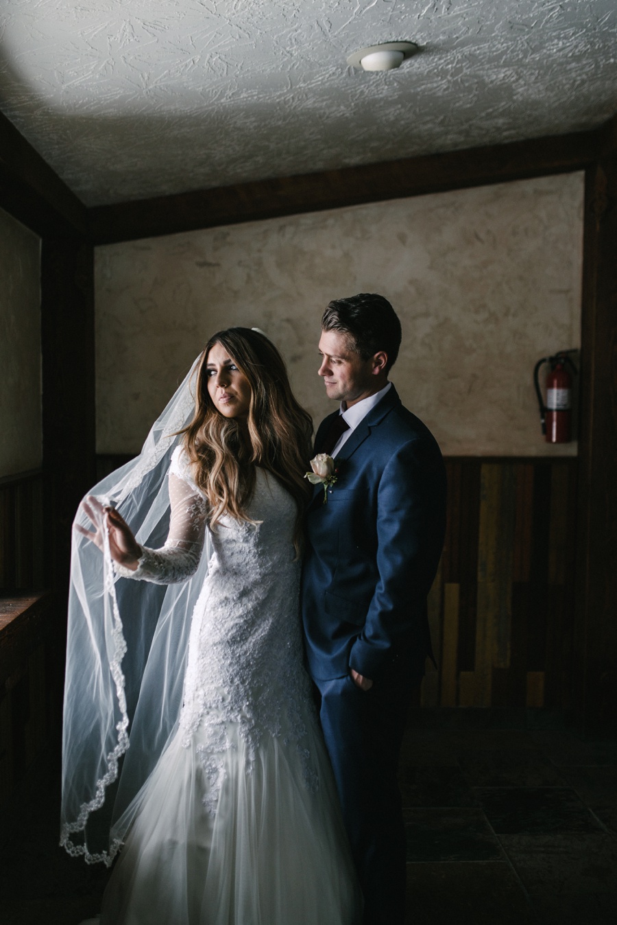 moody winter wedding, lace dress_0241