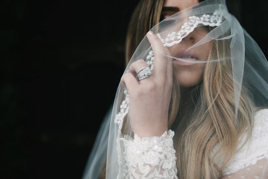 moody winter wedding, lace dress_0253