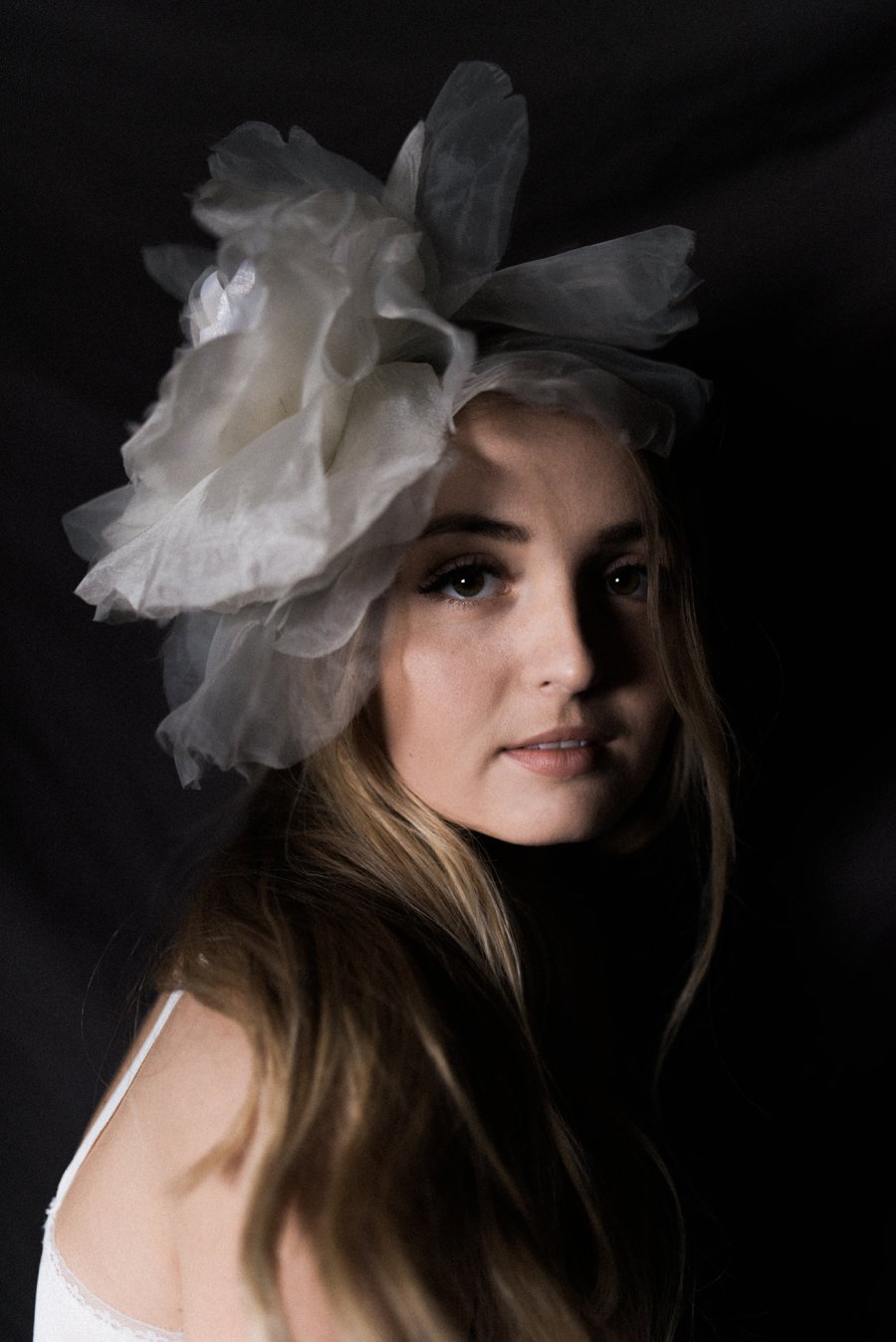 bride la boheme oversized floral headpiece film_0001