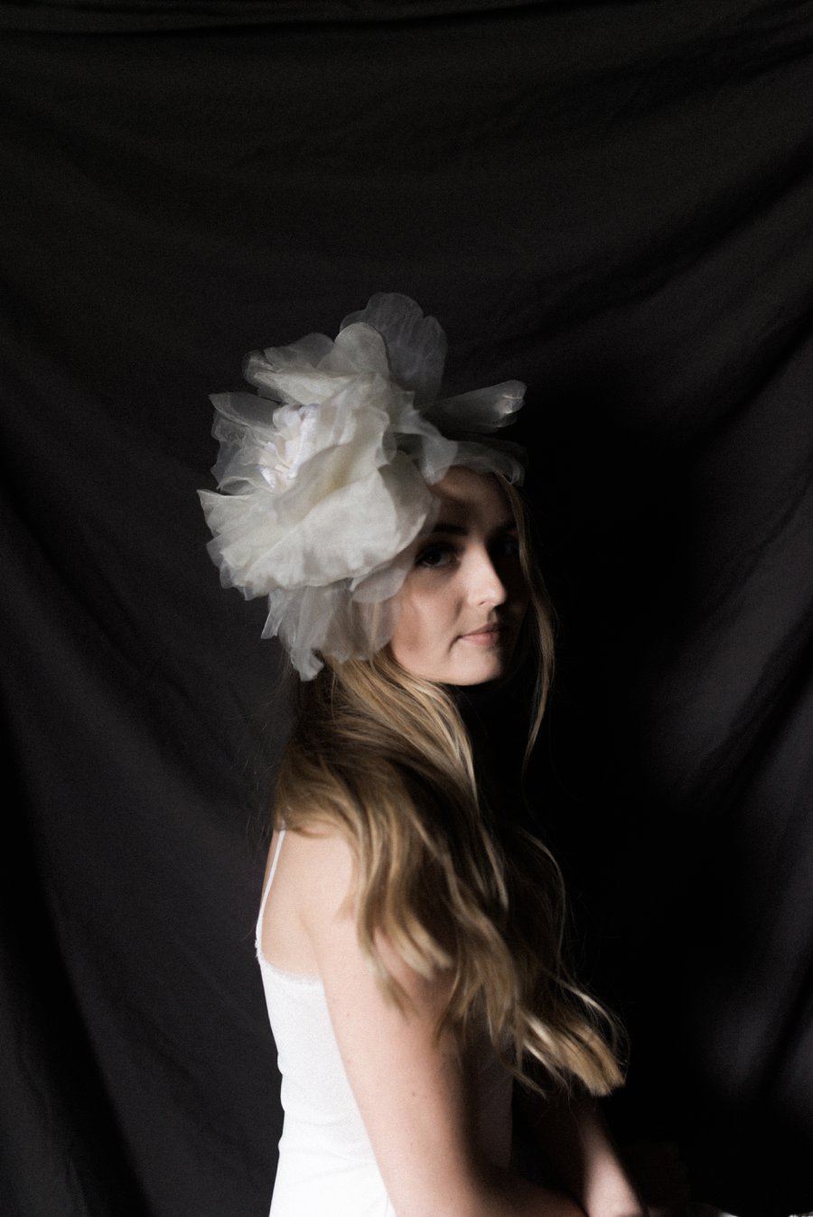 bride la boheme oversized floral headpiece film_0002