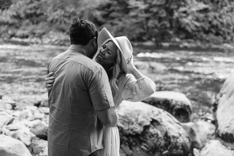 seattle-snoqualmie-falls-engagements_0011