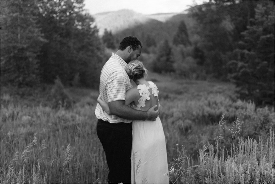 mountain-wedding-engagements-green-engagements-indie-wedding-dress-wedding-flowers_0022