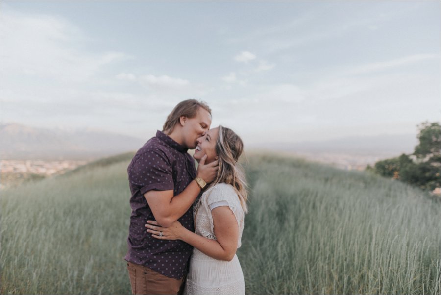 urban-wedding-engagements-city-skyline-intimate-couple-indie-photography_0005