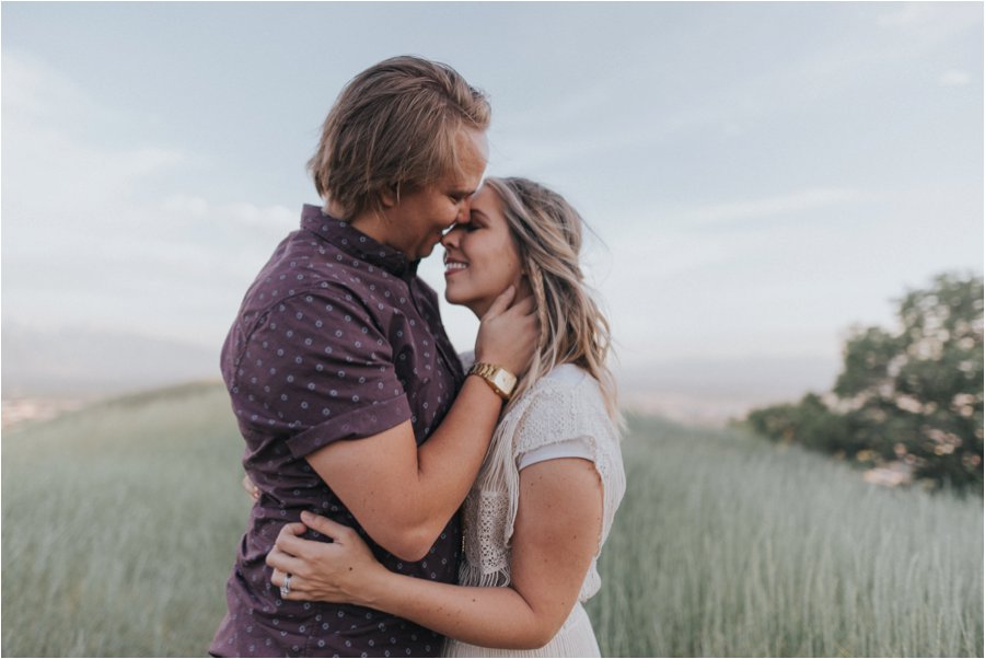 urban-wedding-engagements-city-skyline-intimate-couple-indie-photography_0009