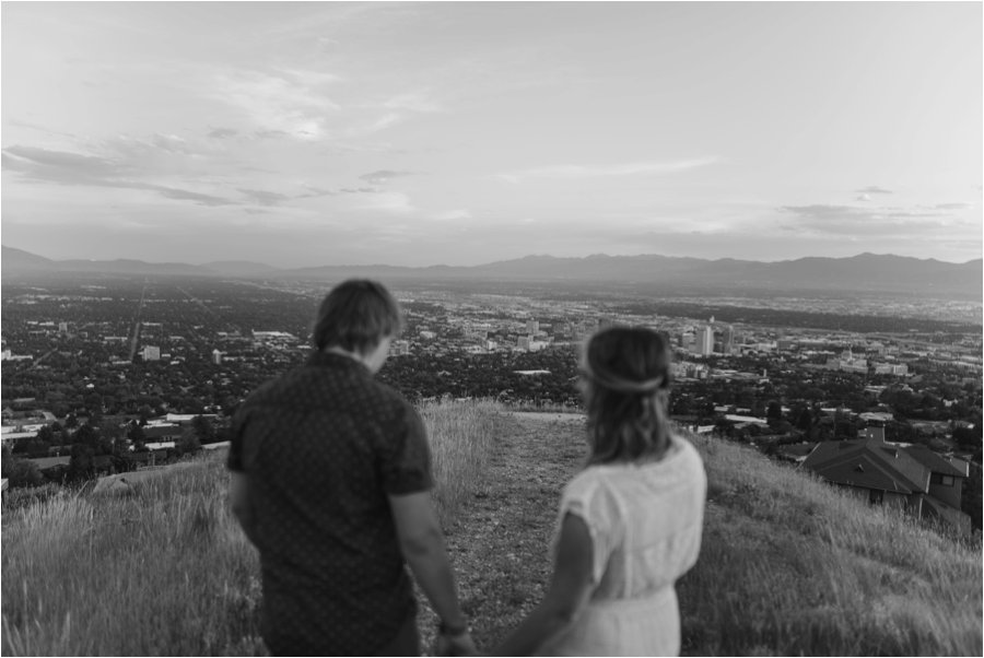 urban-wedding-engagements-city-skyline-intimate-couple-indie-photography_0012