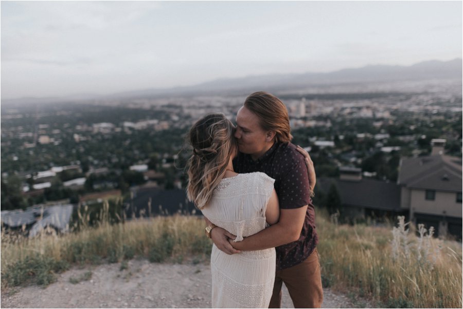 urban-wedding-engagements-city-skyline-intimate-couple-indie-photography_0013