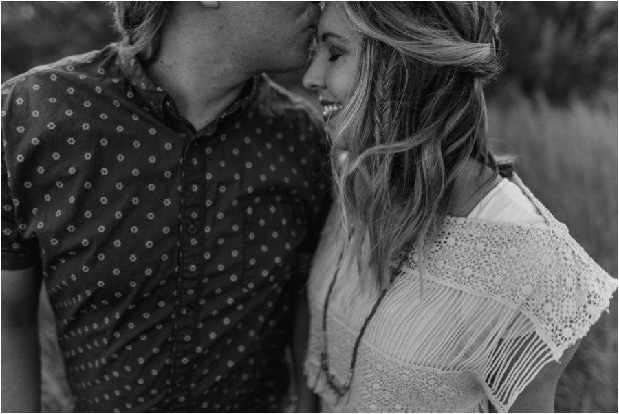 urban-wedding-engagements-city-skyline-intimate-couple-indie-photography_0015