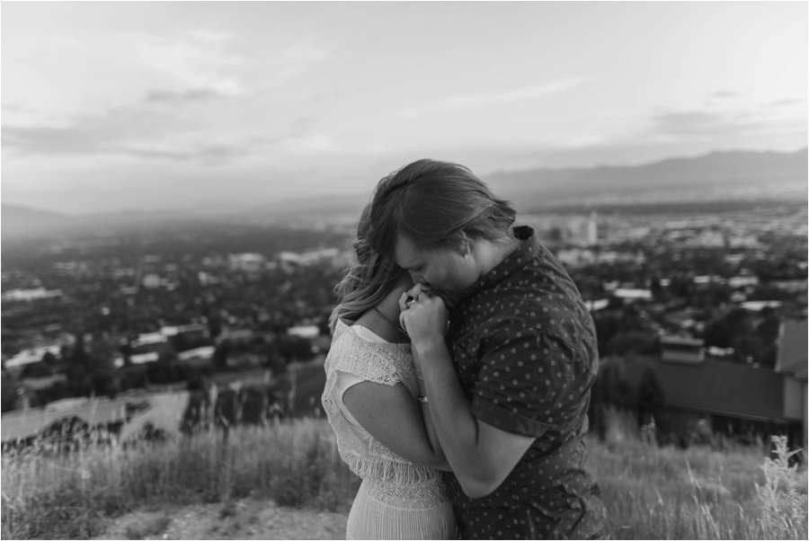 urban-wedding-engagements-city-skyline-intimate-couple-indie-photography_0016