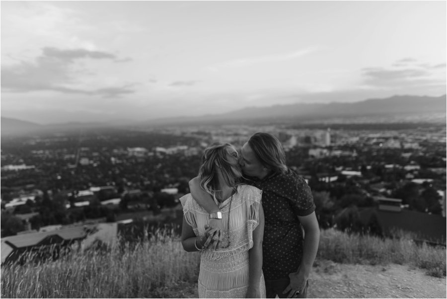 urban-wedding-engagements-city-skyline-intimate-couple-indie-photography_0019