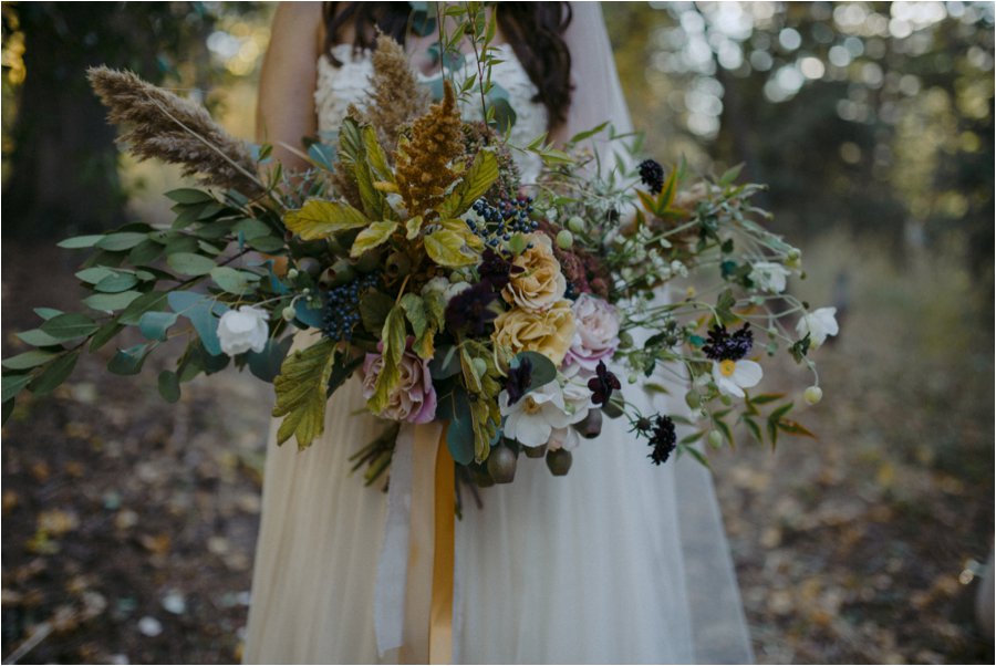 Fall dark wedding bouquet